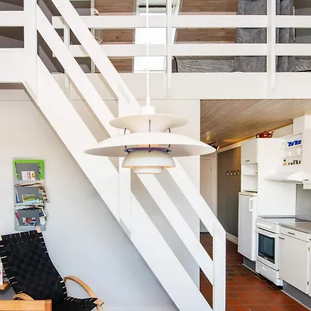 6 Person In Fan Apartment